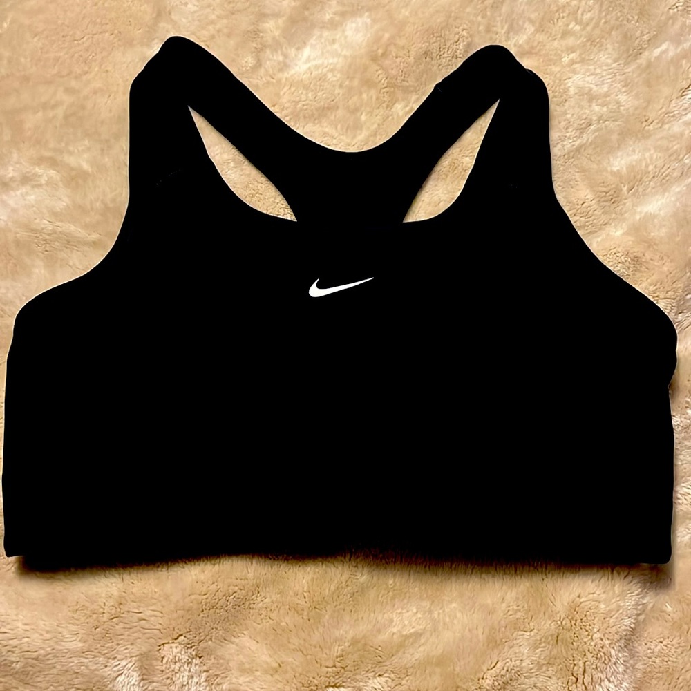 Black nike sports bra